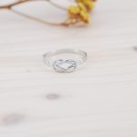 Anillo Nudo de Plata de Ley - Imagen 2